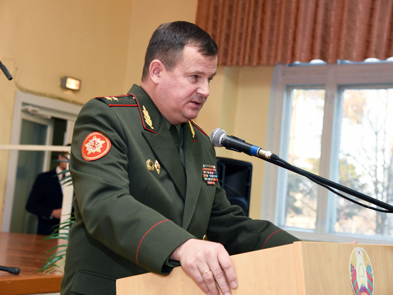 Генерал - лейтенант Андрей Равков поздравляет коллектив с юбилеем.